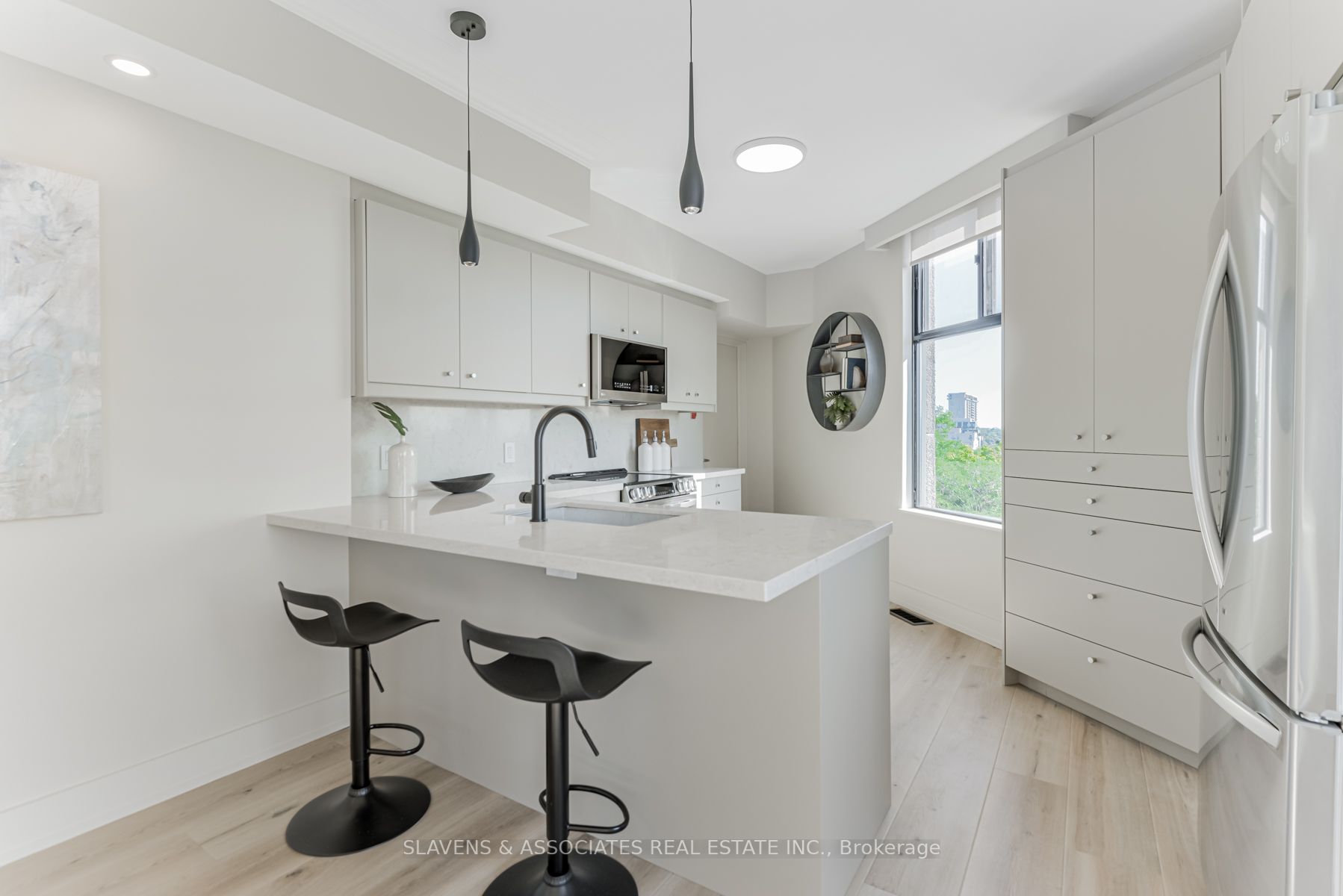 423 Avenue Rd, #9