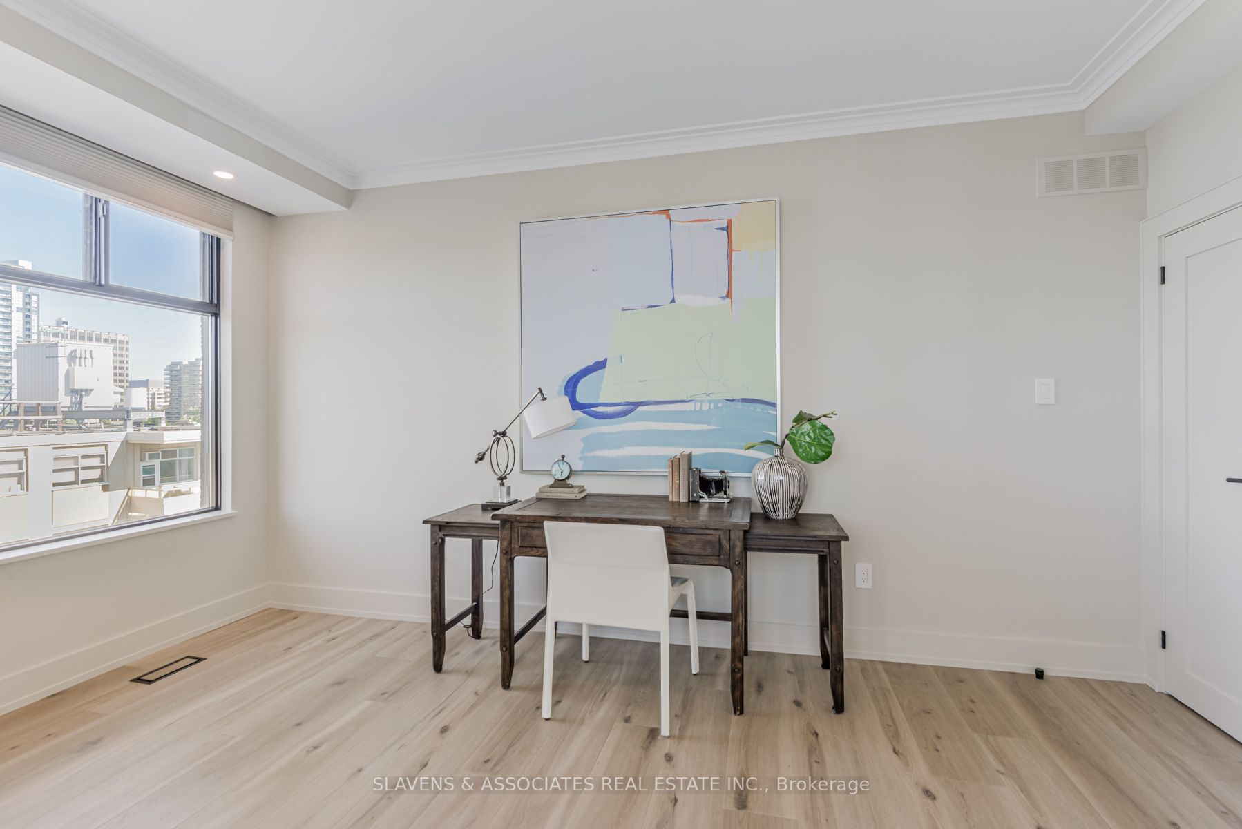 423 Avenue Rd, #9