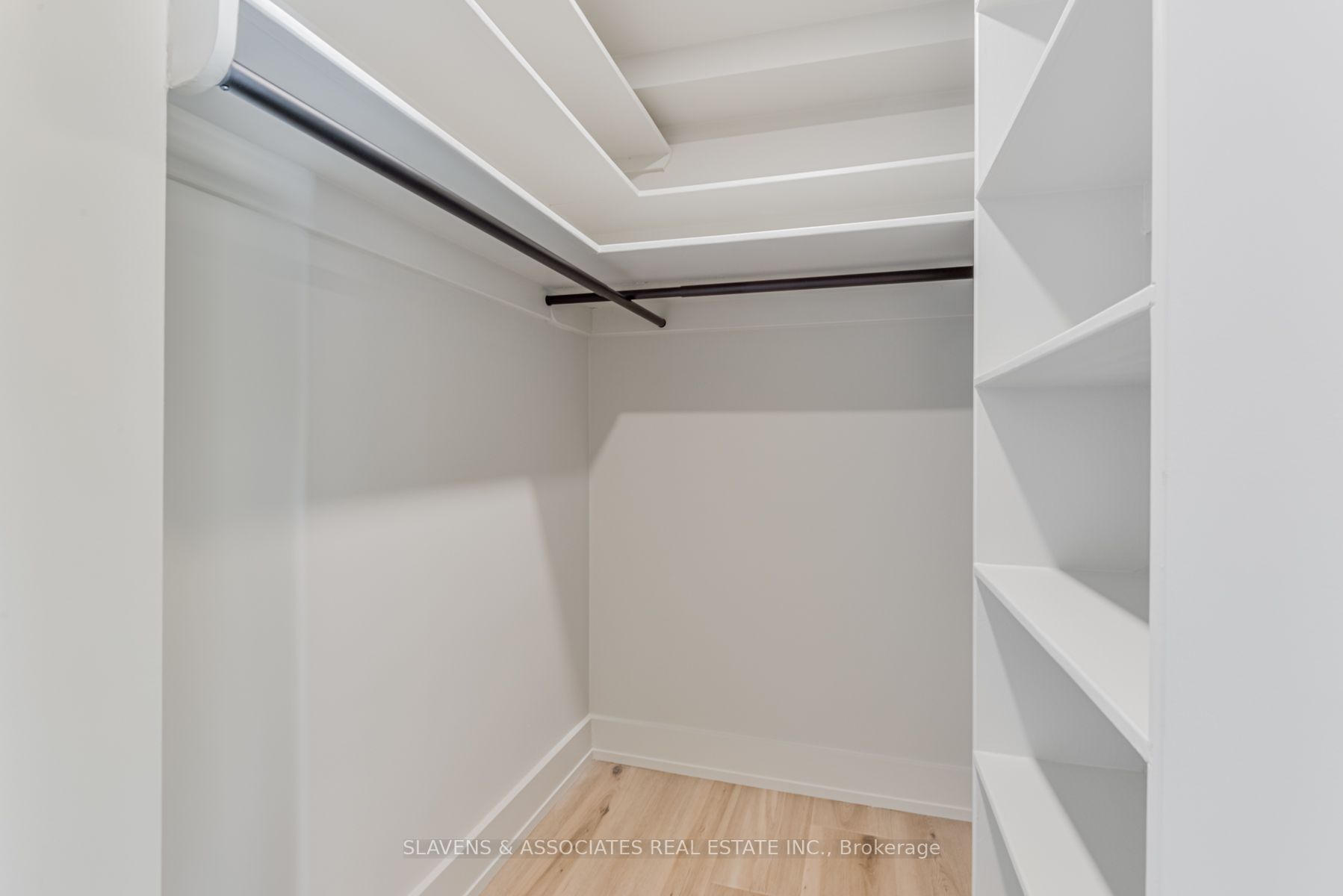 423 Avenue Rd, #9