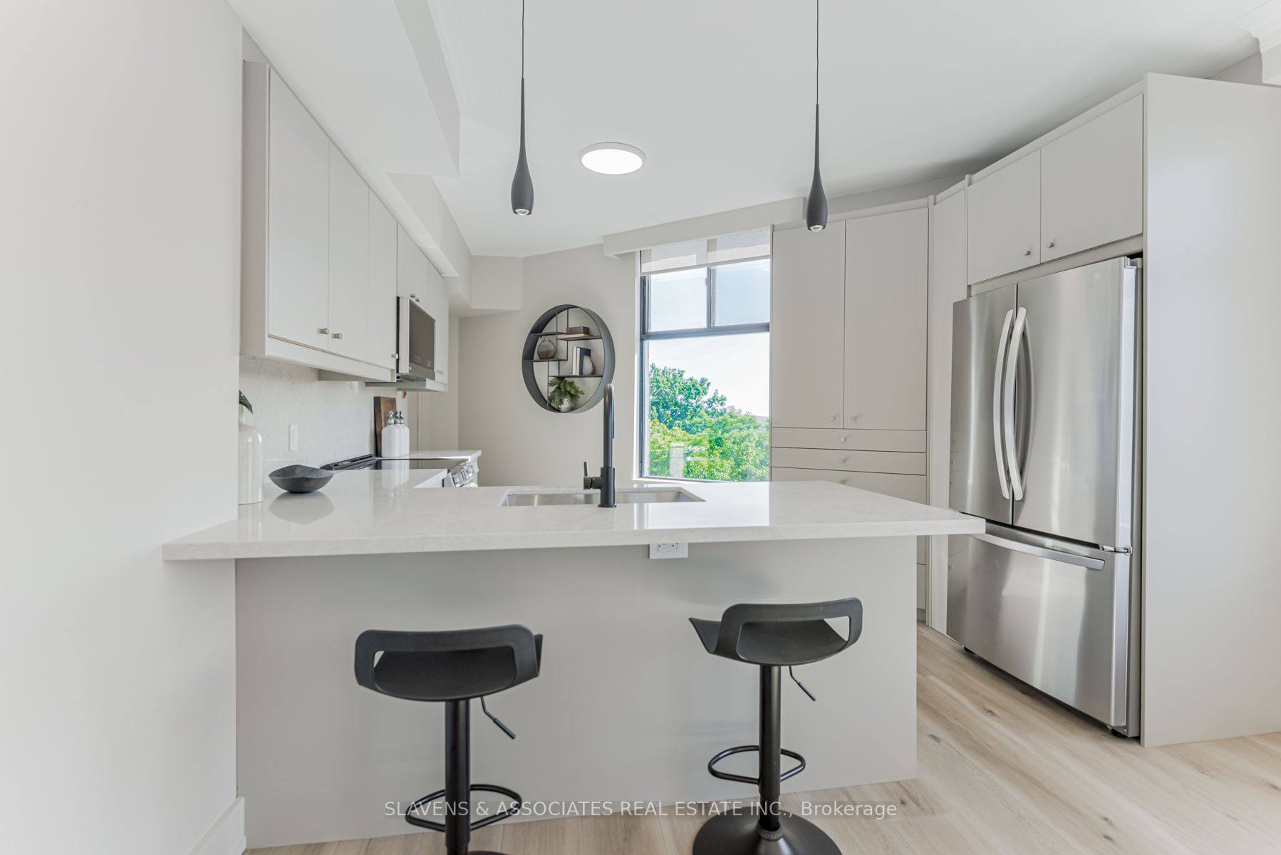 423 Avenue Rd, #9