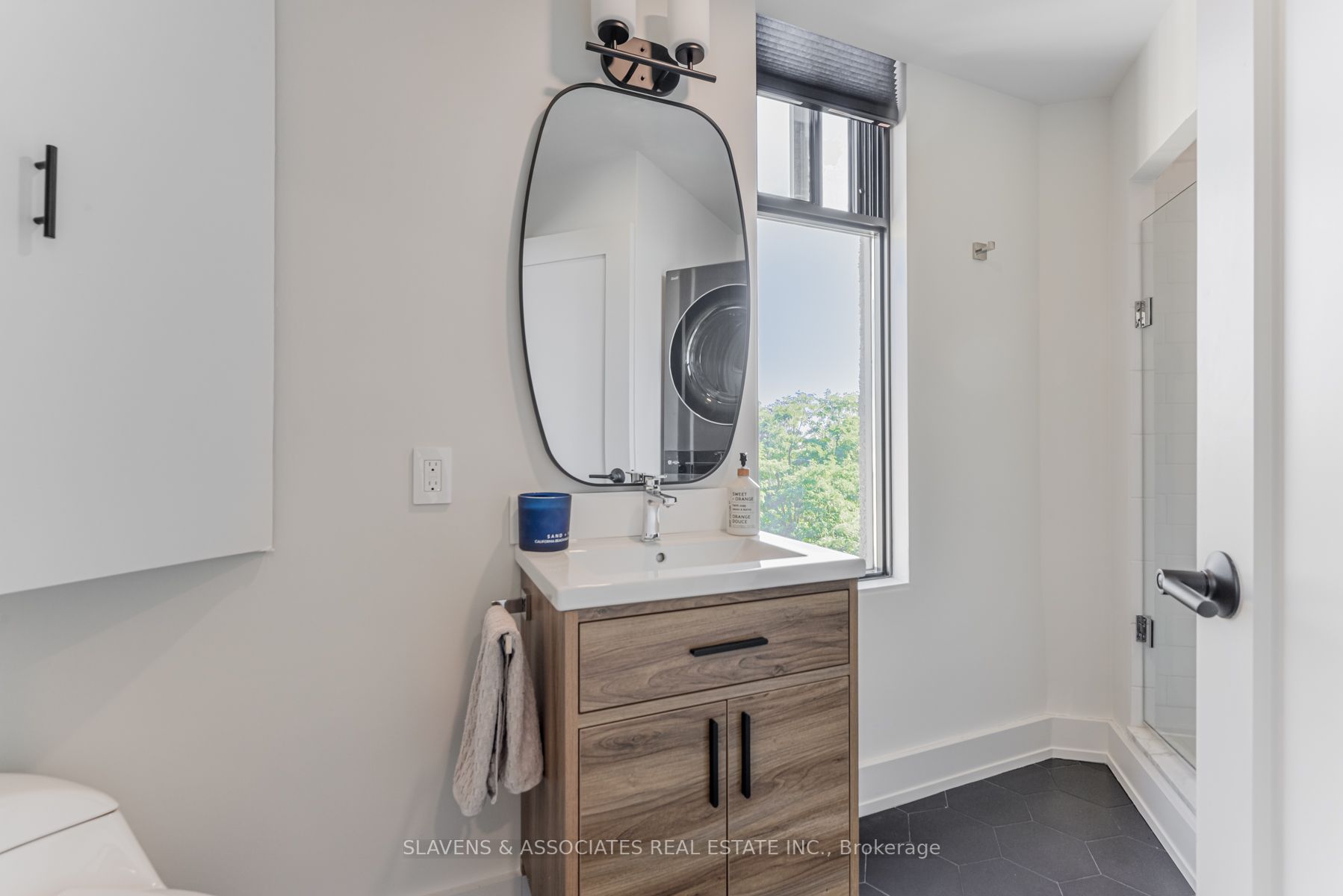 423 Avenue Rd, #9