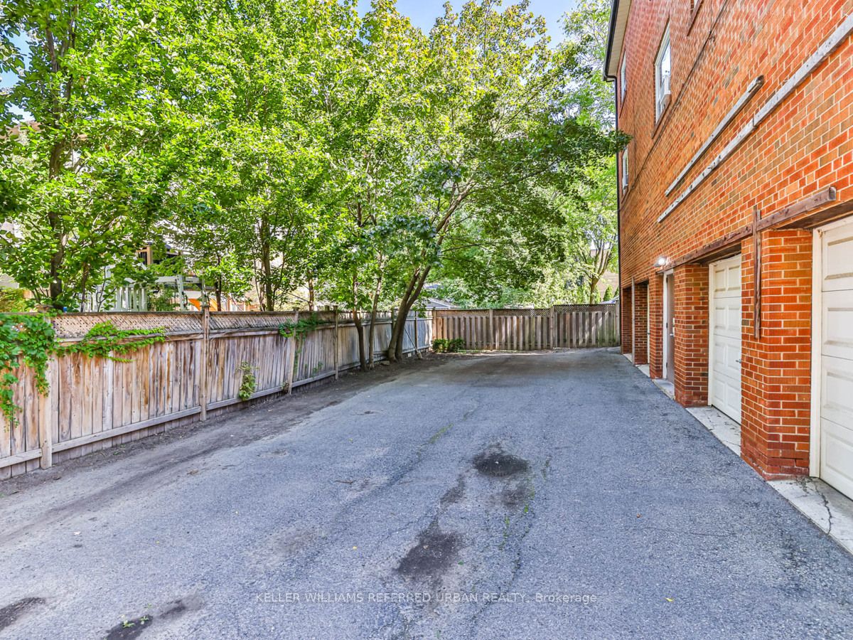 454 Lawrence Ave