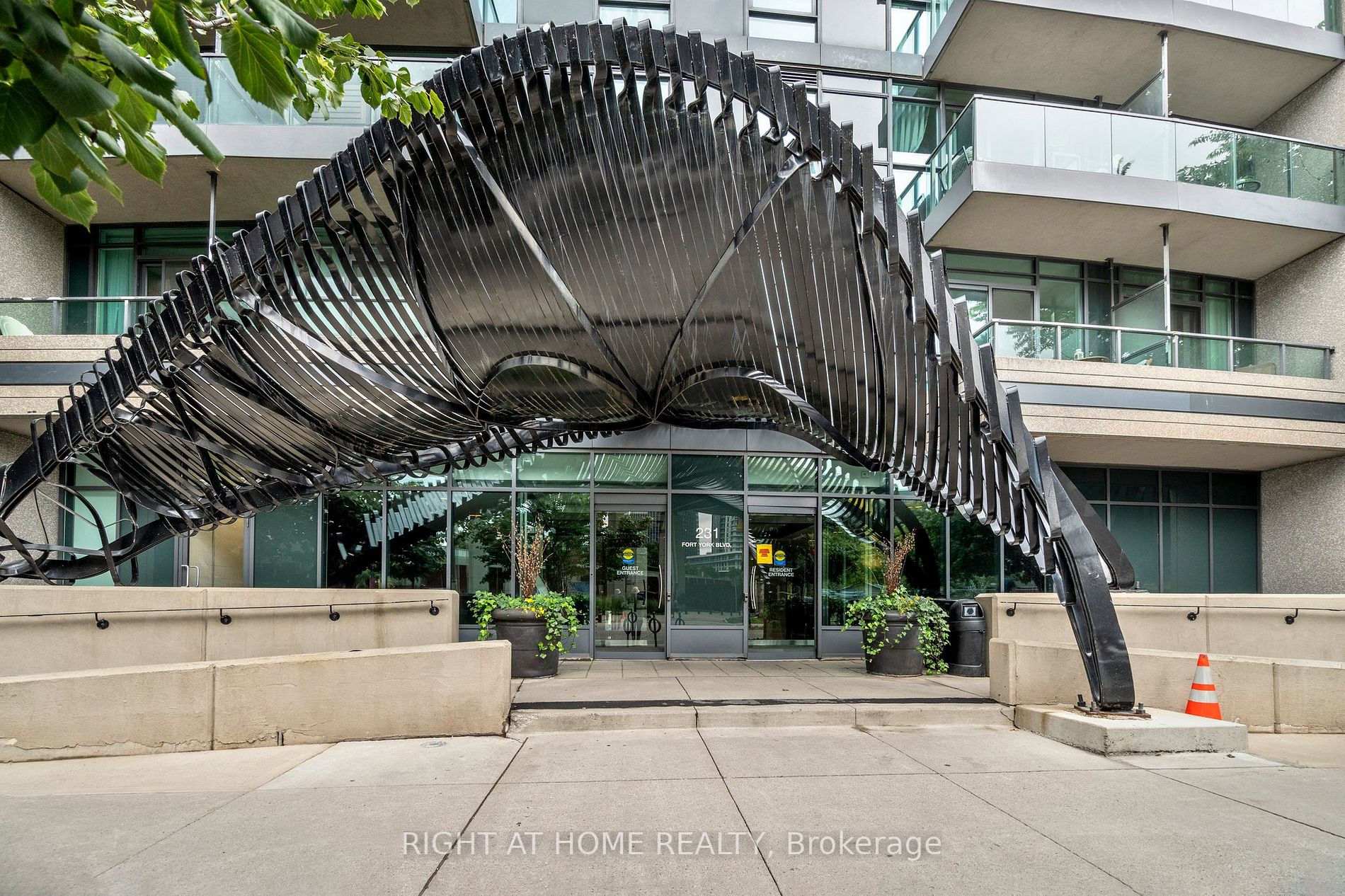 231 Fort York Blvd, #329