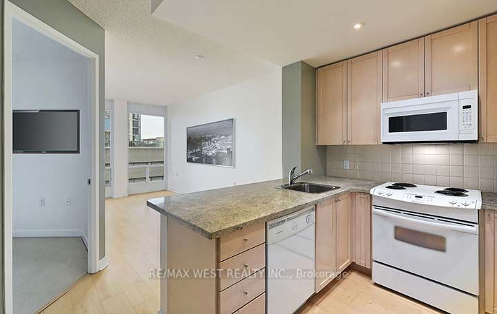 85 Bloor St E, #1203