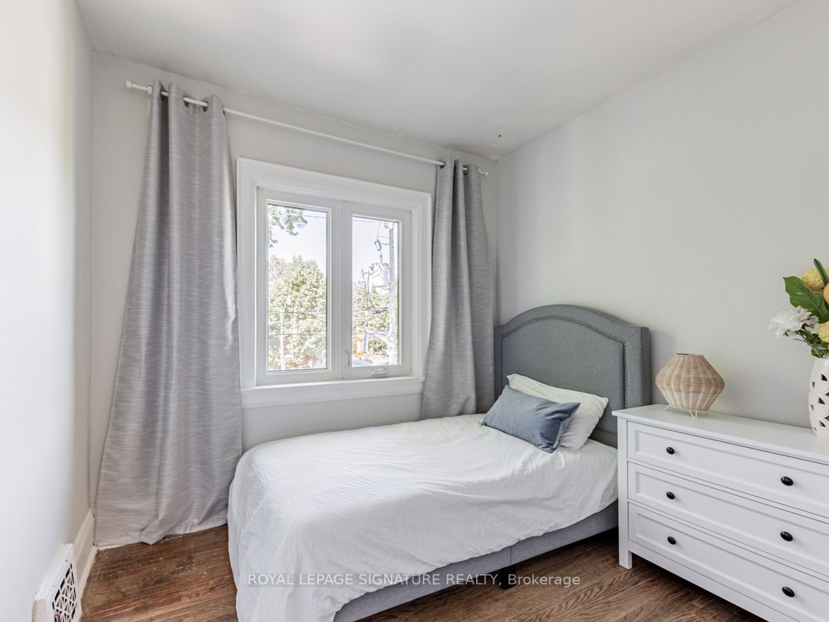 89 Lawrence Ave W