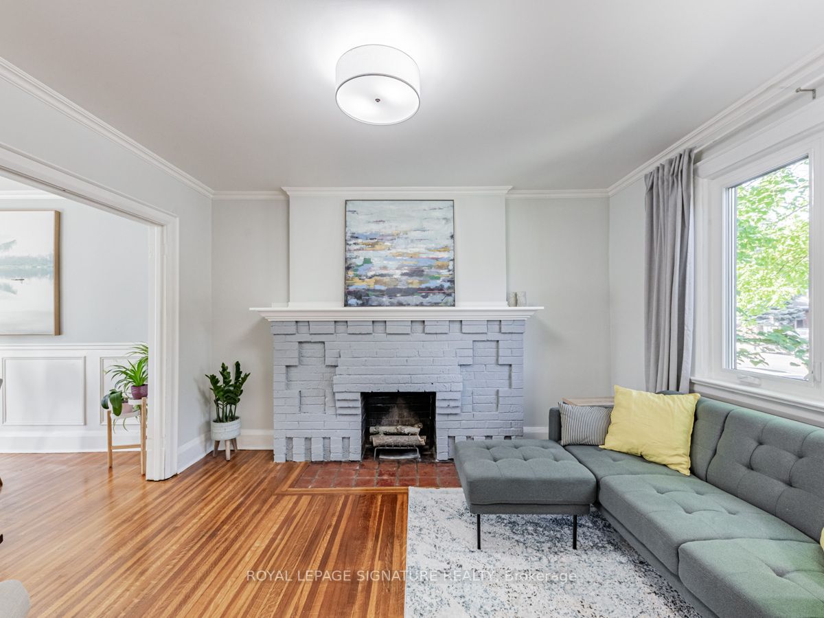 89 Lawrence Ave W