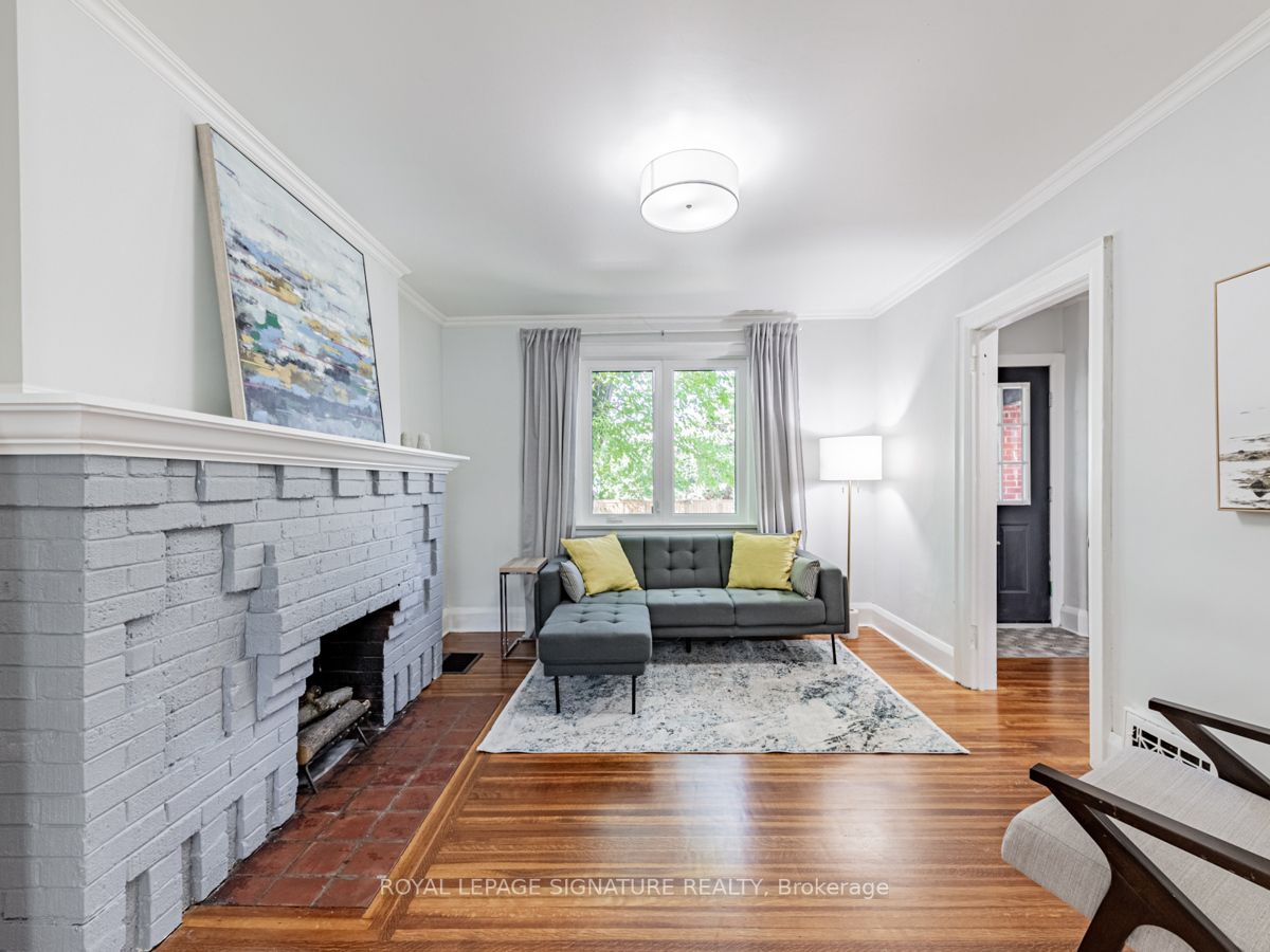 89 Lawrence Ave W