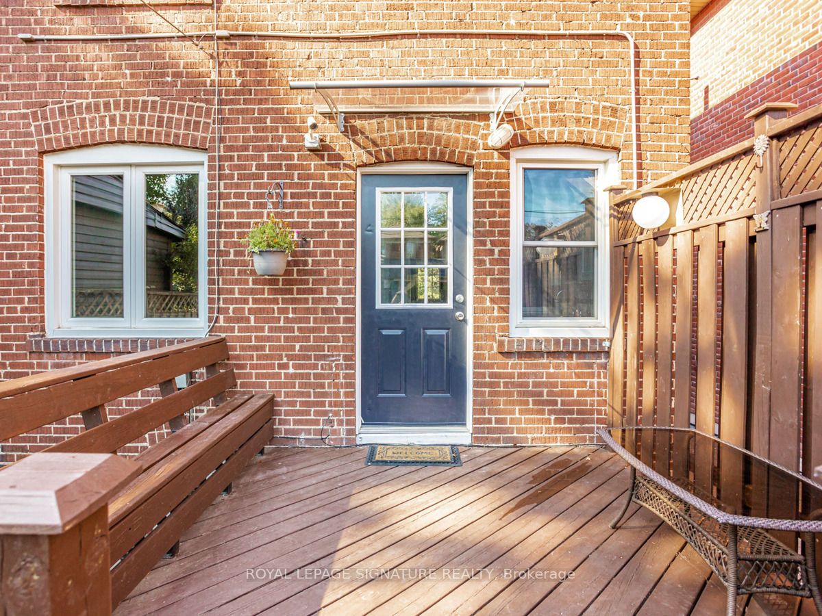 89 Lawrence Ave W