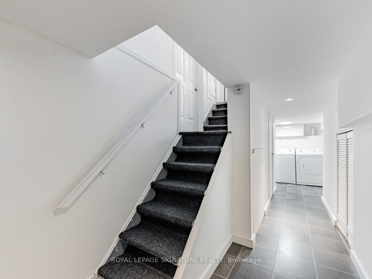 89 Lawrence Ave W
