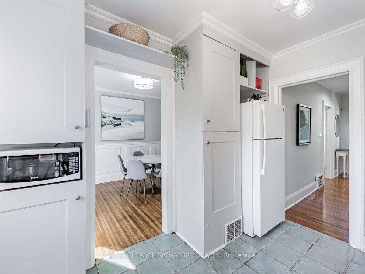 89 Lawrence Ave W