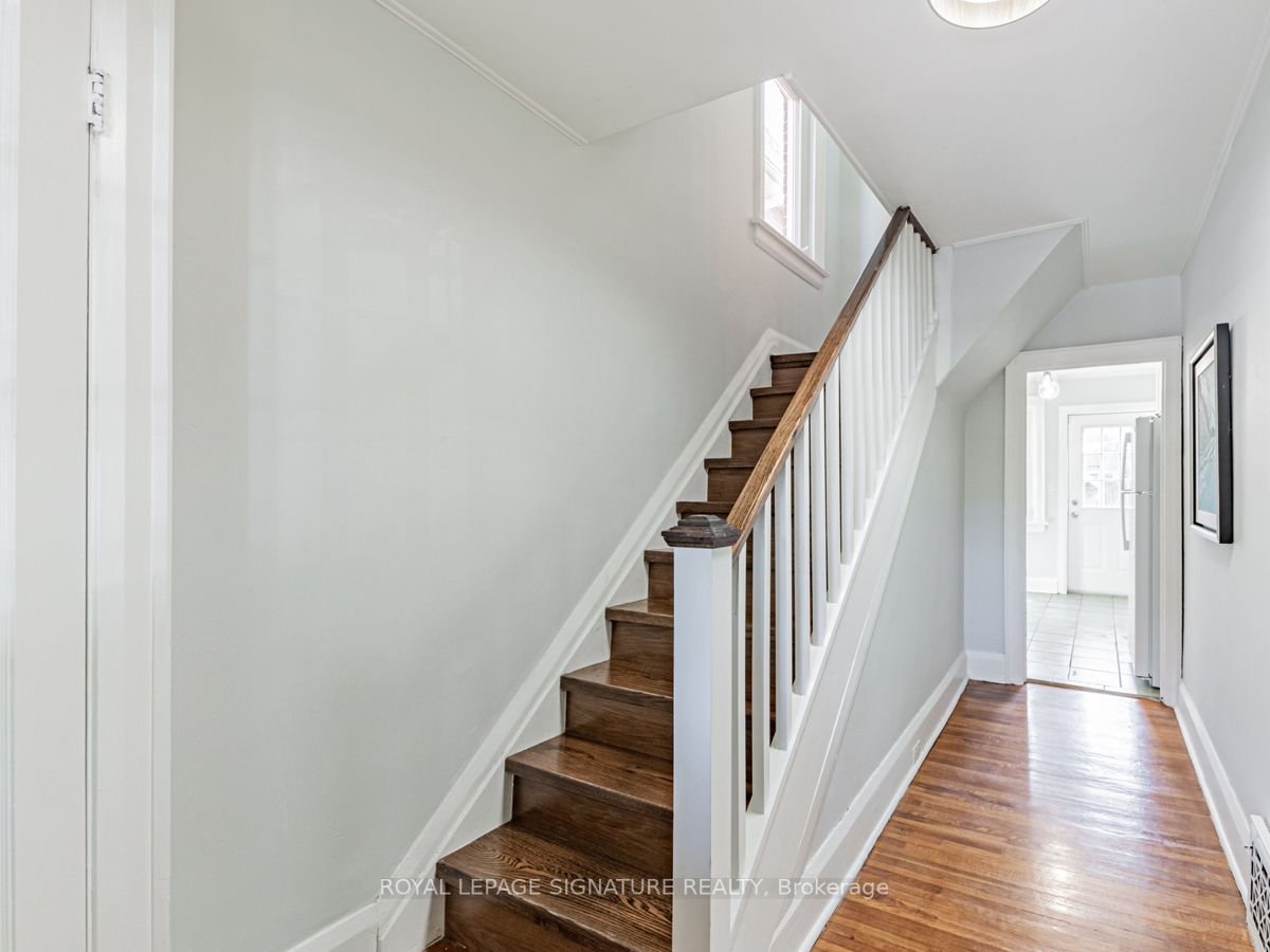 89 Lawrence Ave W