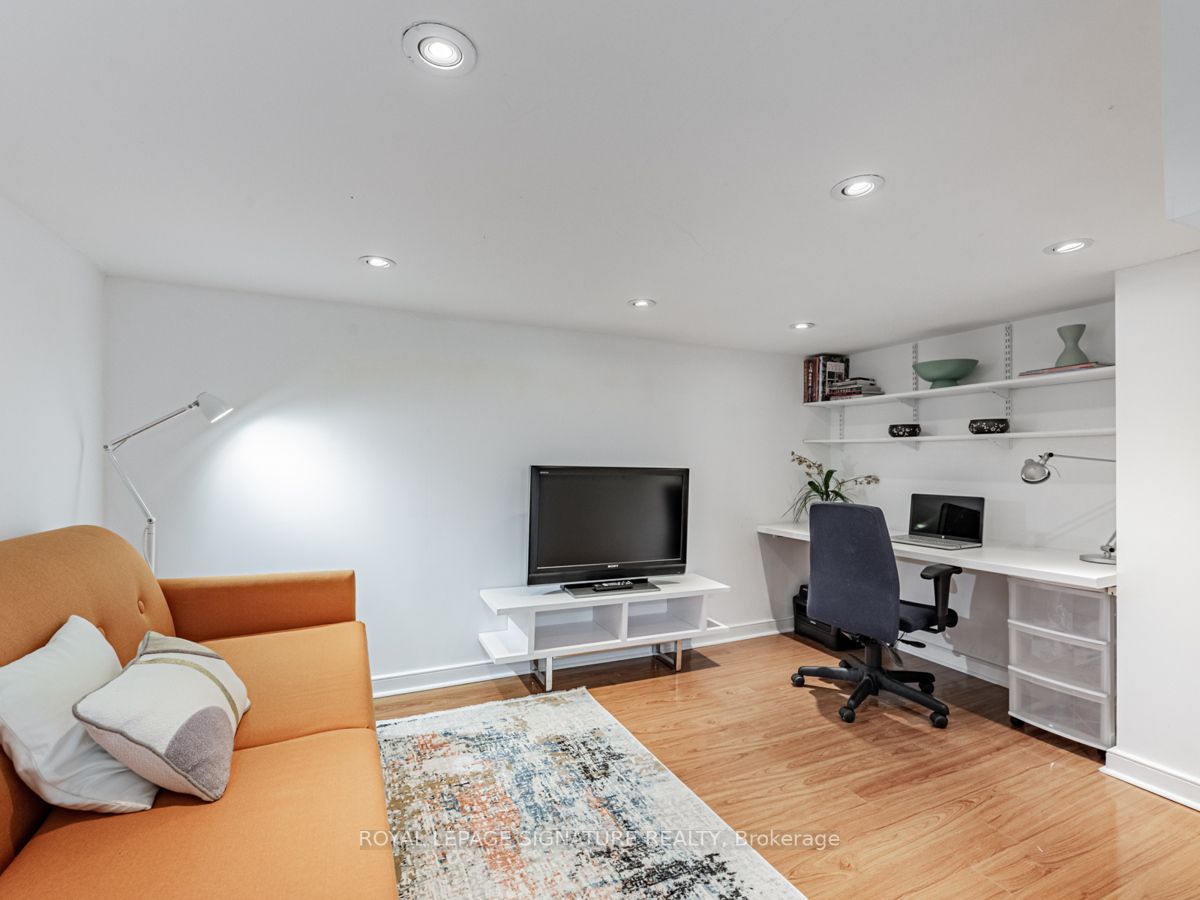89 Lawrence Ave W