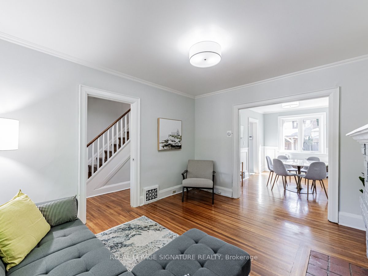 89 Lawrence Ave W