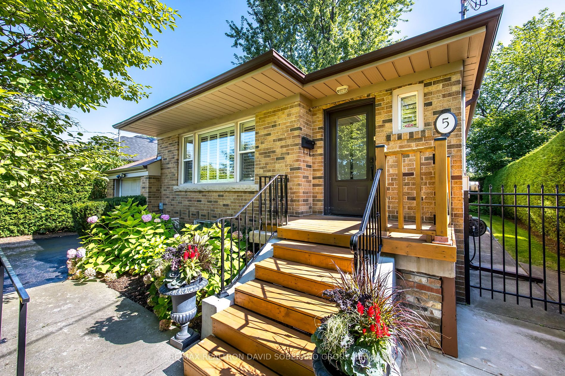 5 Silverton Ave