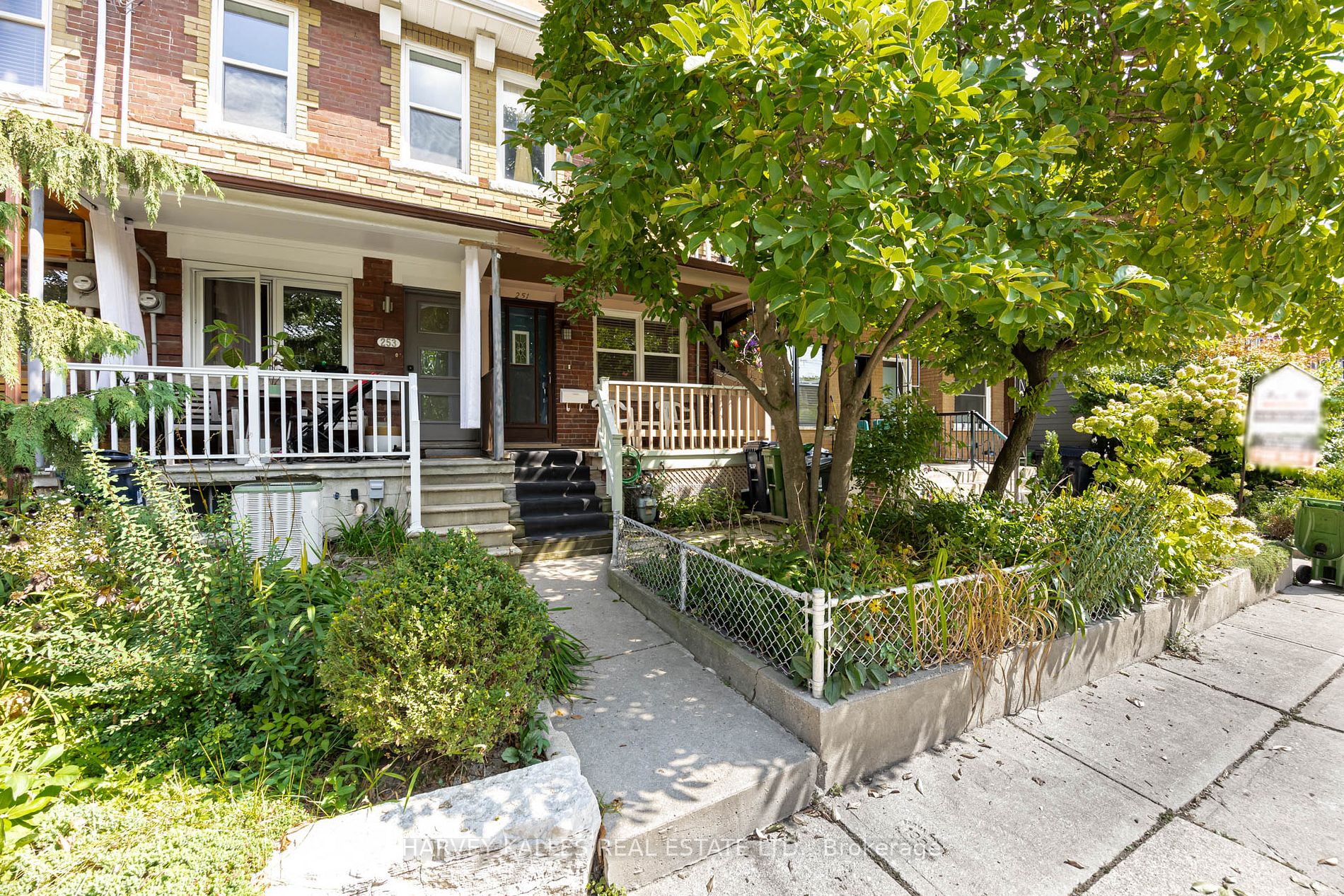 251 Bellwoods Ave