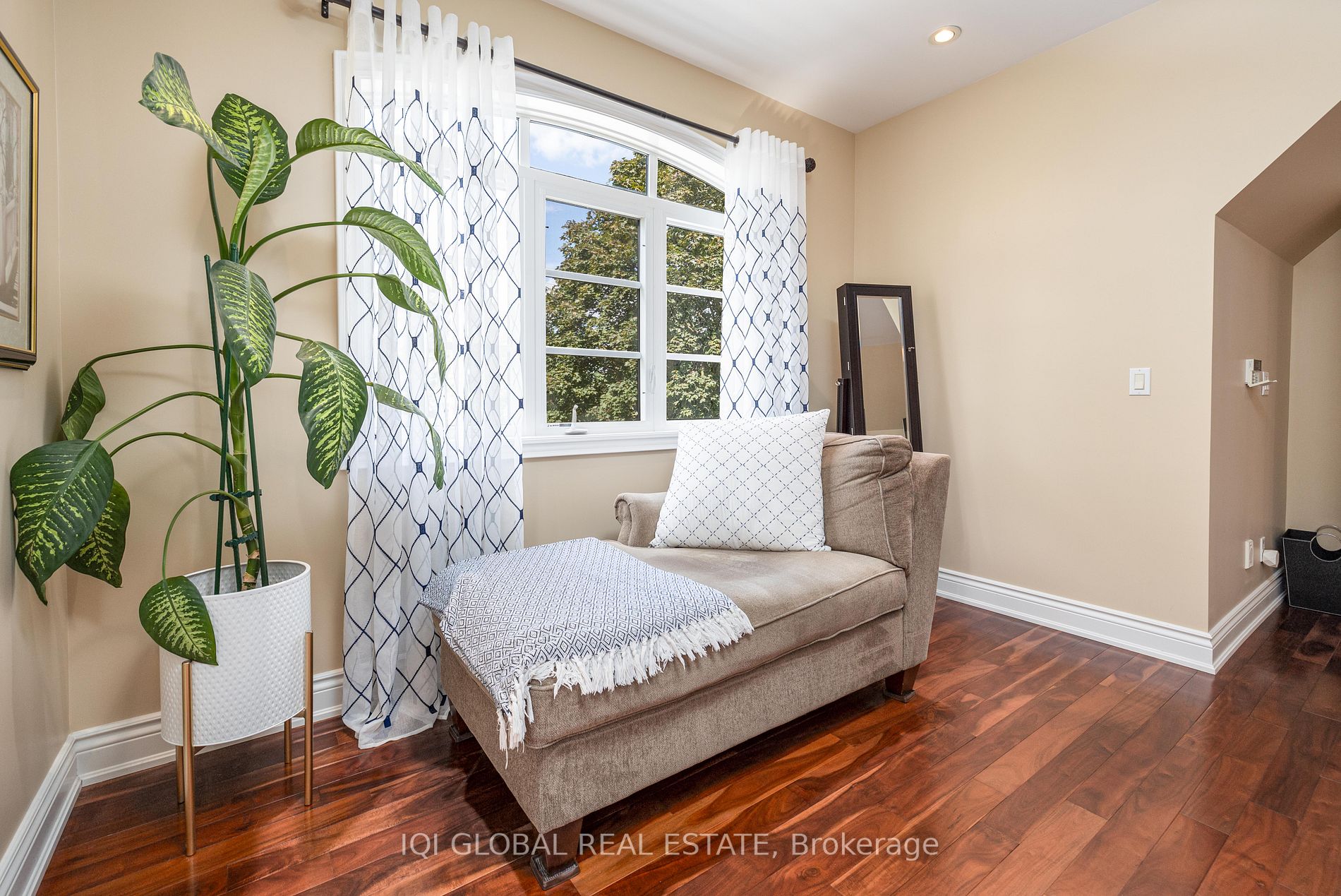 21 Devondale Ave