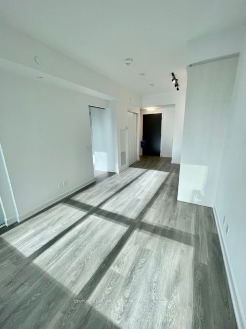108 Peter St, #716