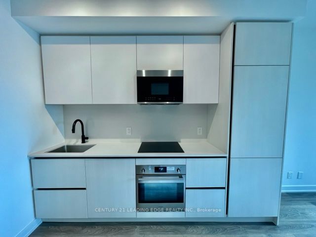 108 Peter St, #716