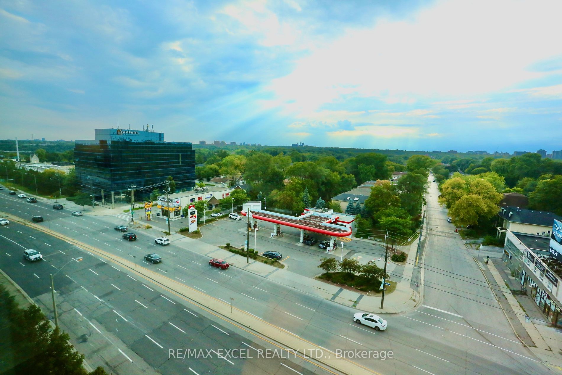 18 Harrison Garden Blvd, #902