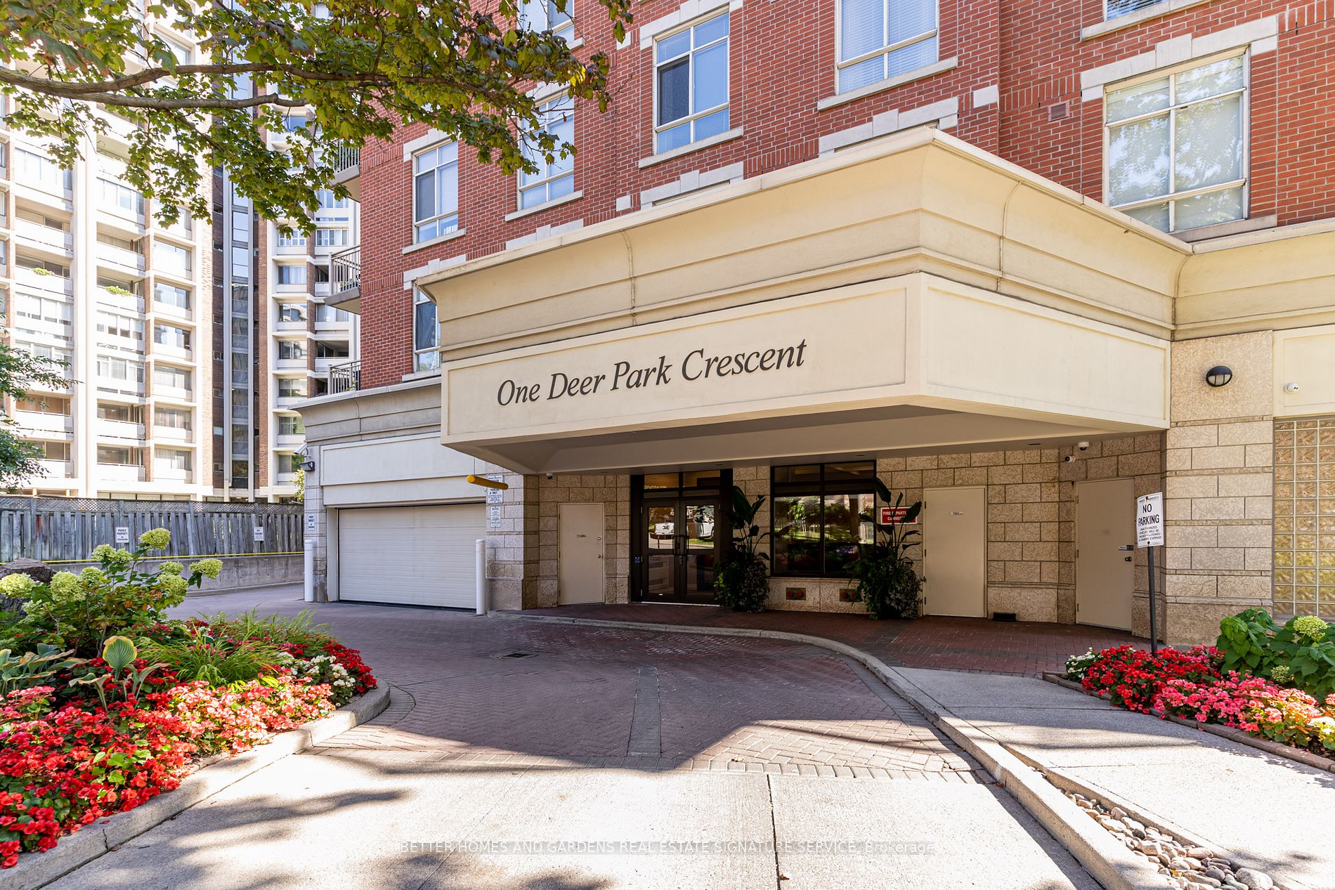 1 Deer Park Cres, #406