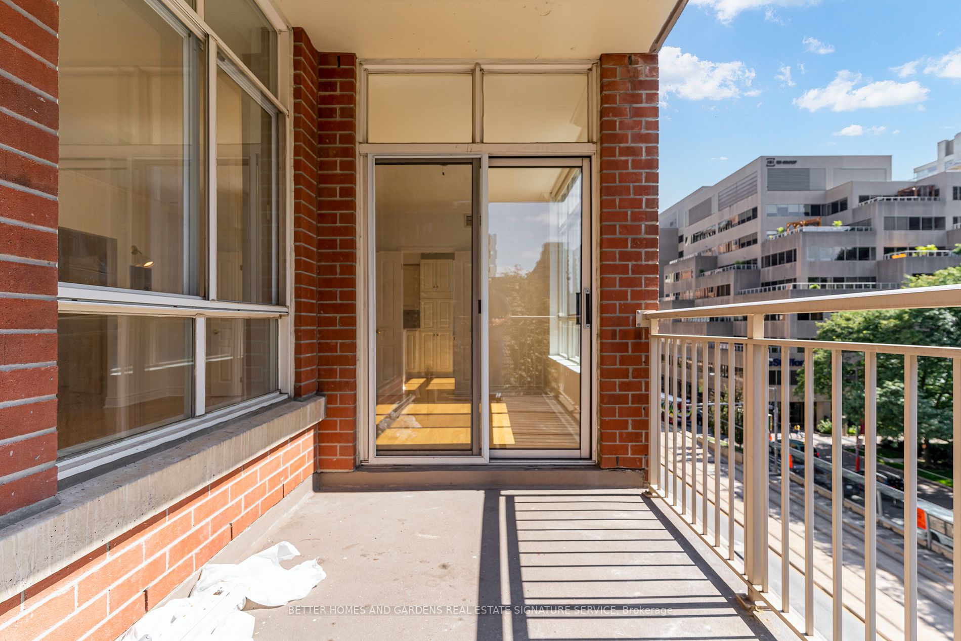 1 Deer Park Cres, #406