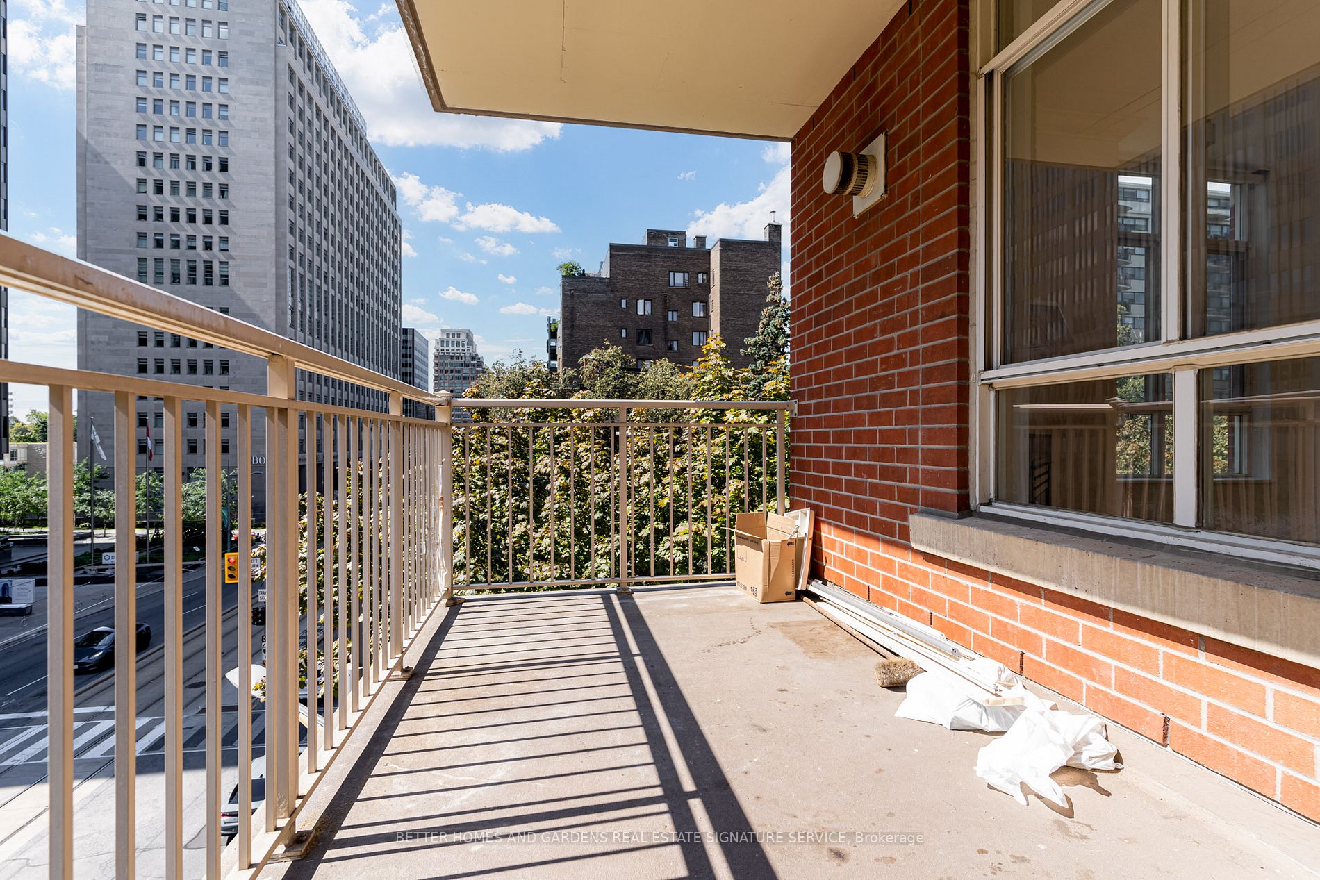 1 Deer Park Cres, #406