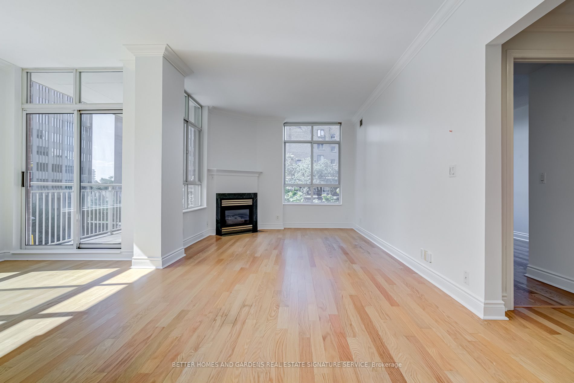 1 Deer Park Cres, #406