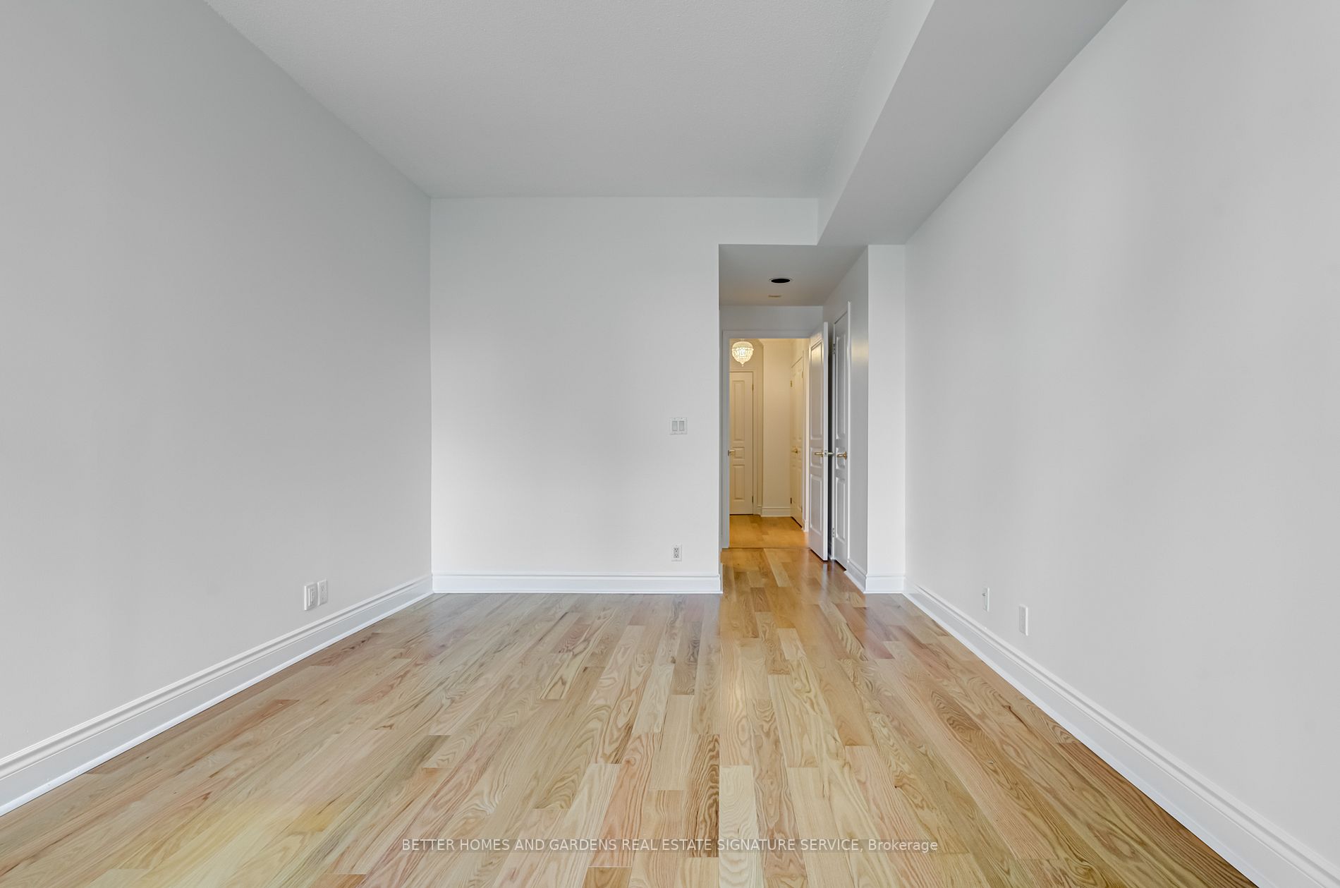 1 Deer Park Cres, #406