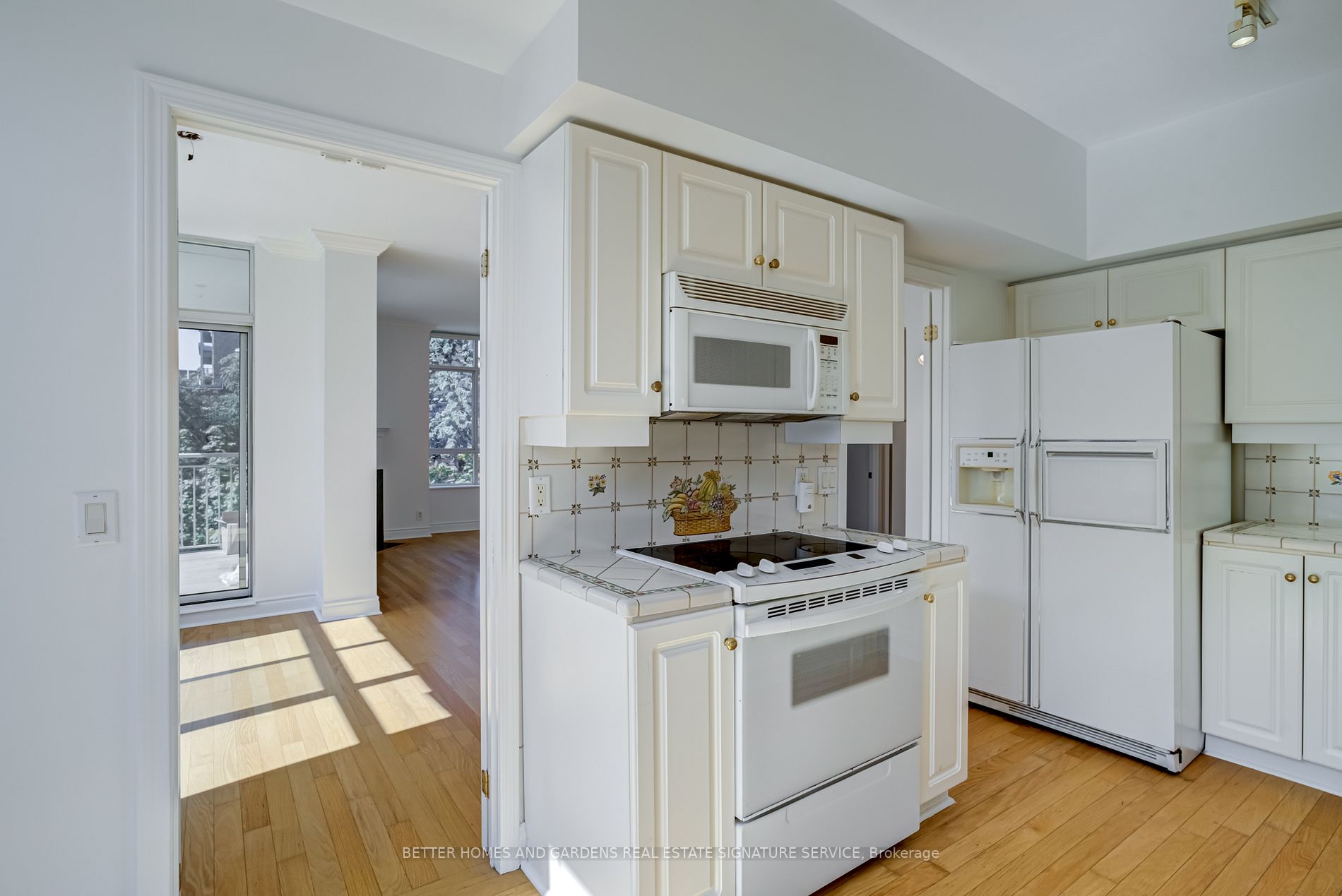 1 Deer Park Cres, #406