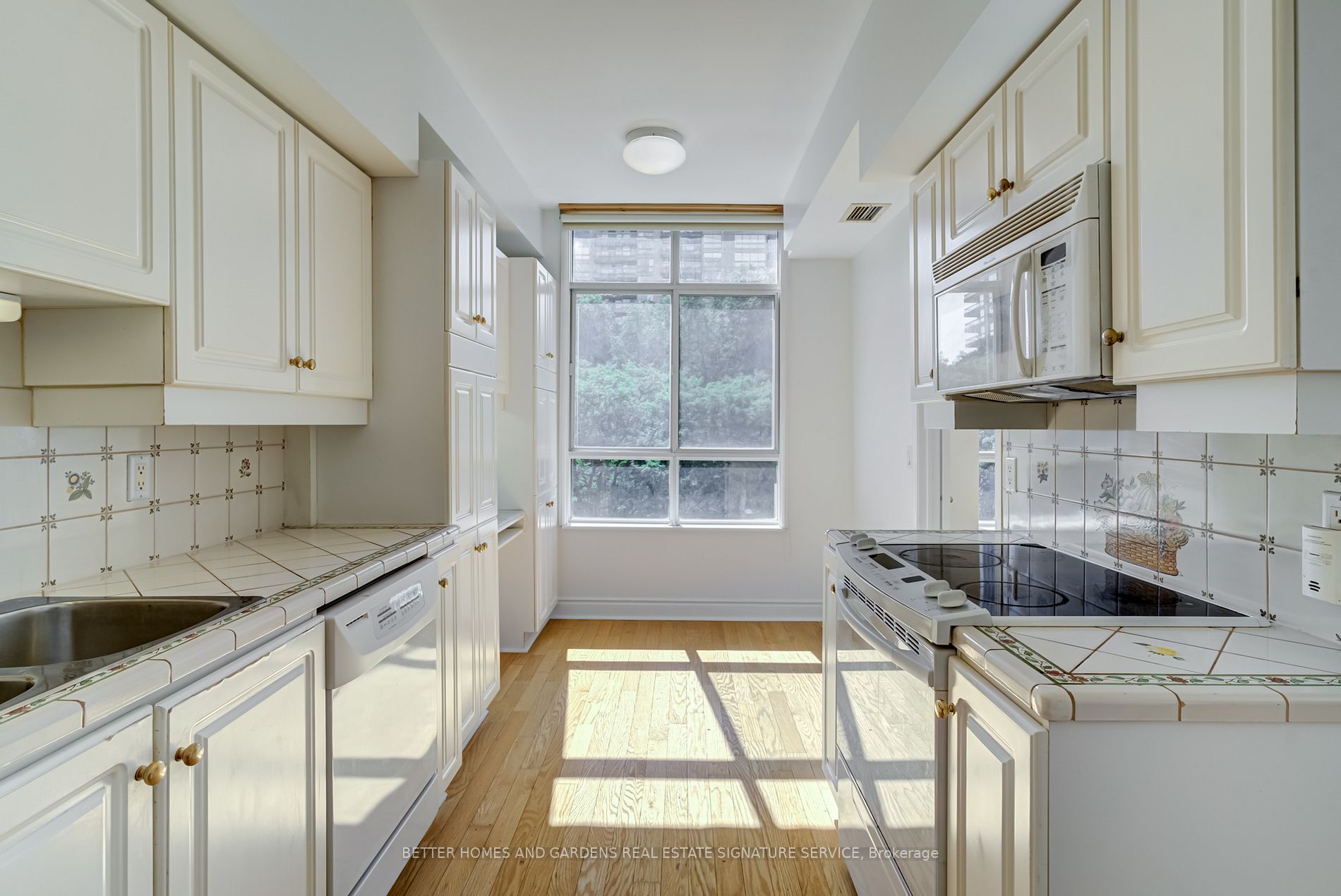 1 Deer Park Cres, #406
