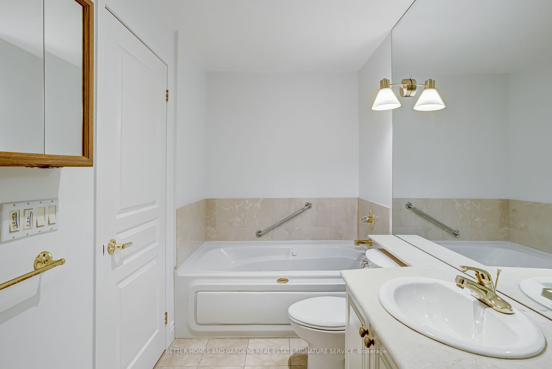 1 Deer Park Cres, #406