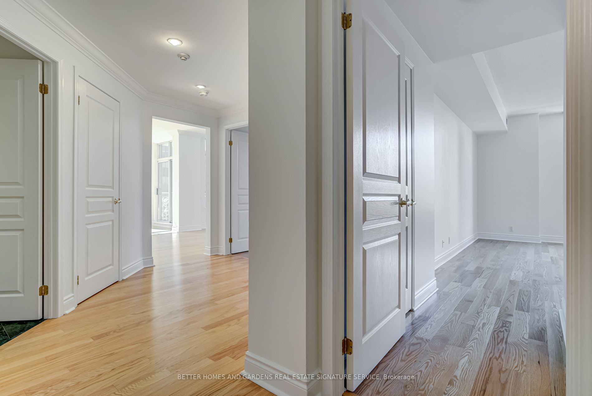 1 Deer Park Cres, #406