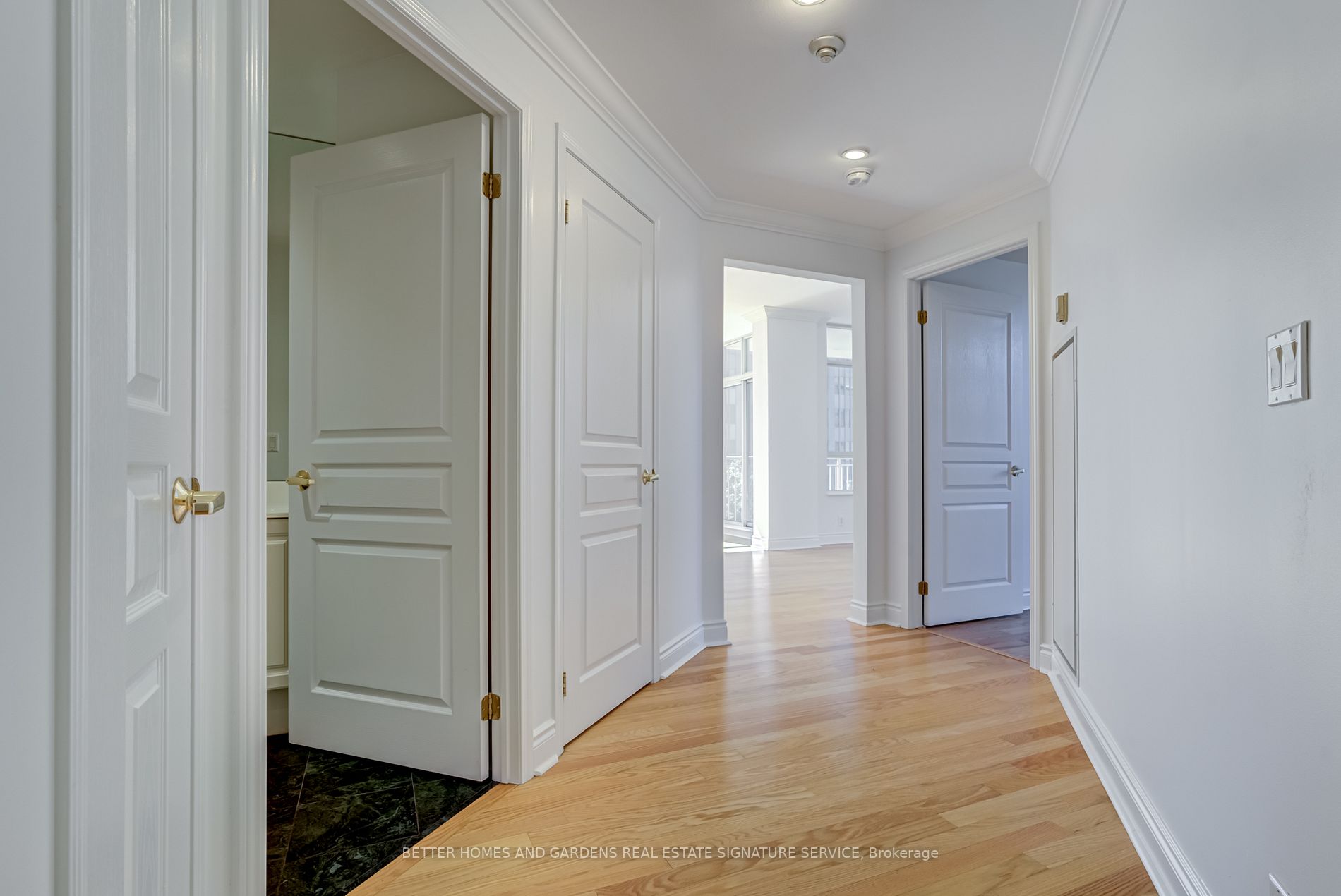 1 Deer Park Cres, #406