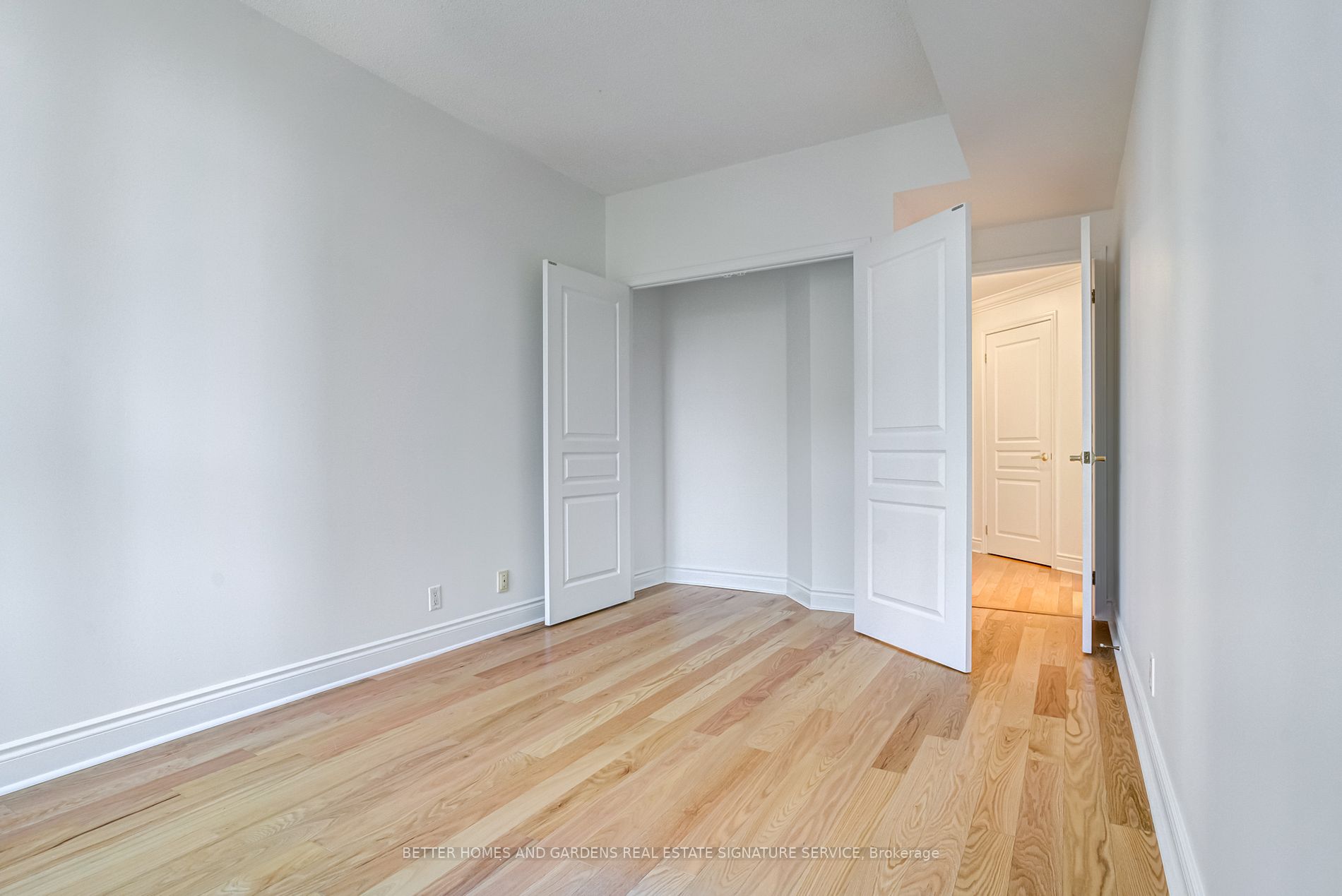 1 Deer Park Cres, #406