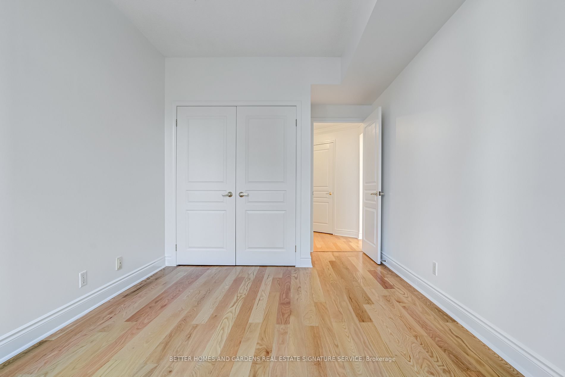 1 Deer Park Cres, #406
