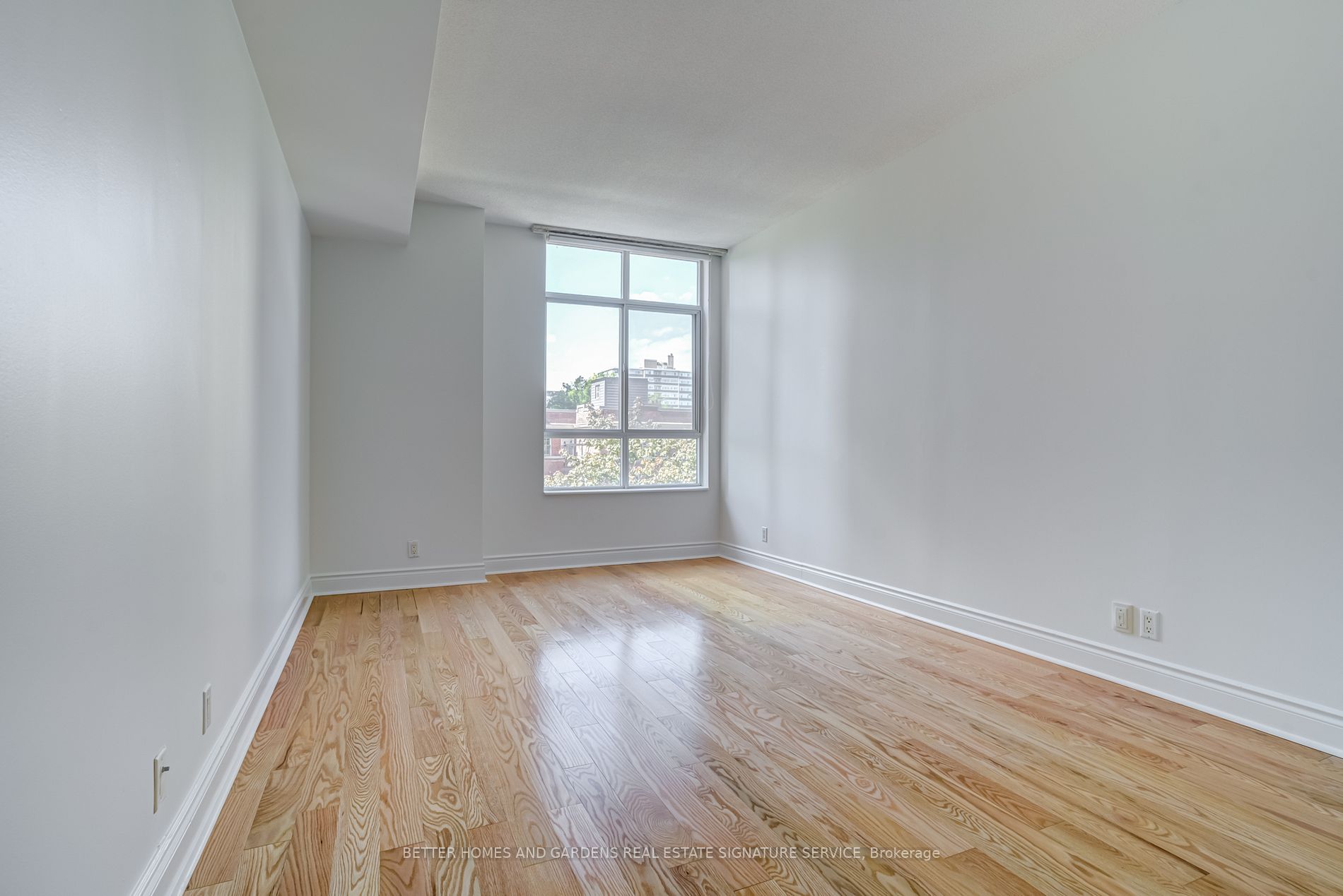 1 Deer Park Cres, #406