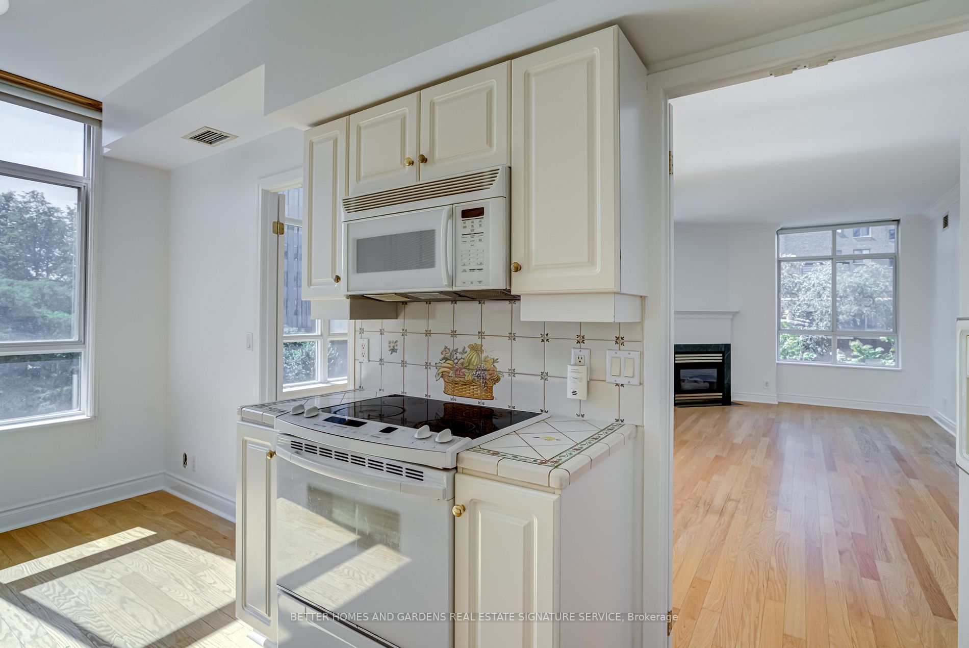 1 Deer Park Cres, #406