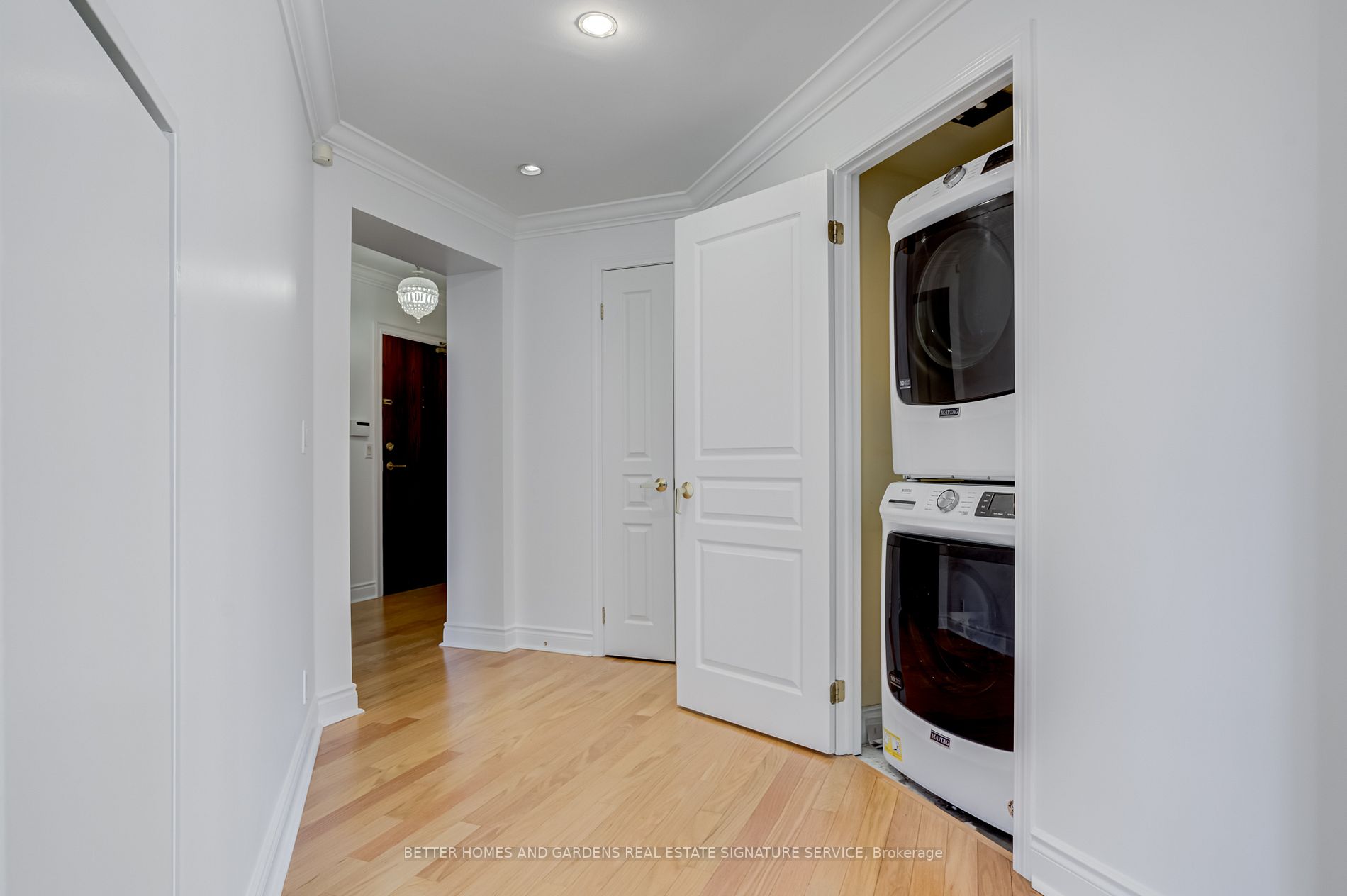 1 Deer Park Cres, #406
