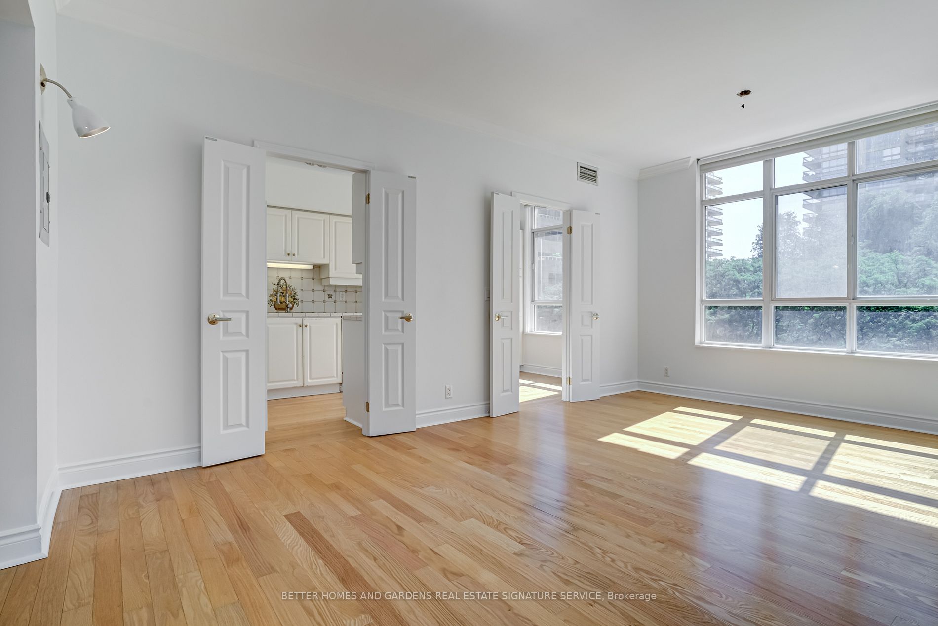 1 Deer Park Cres, #406