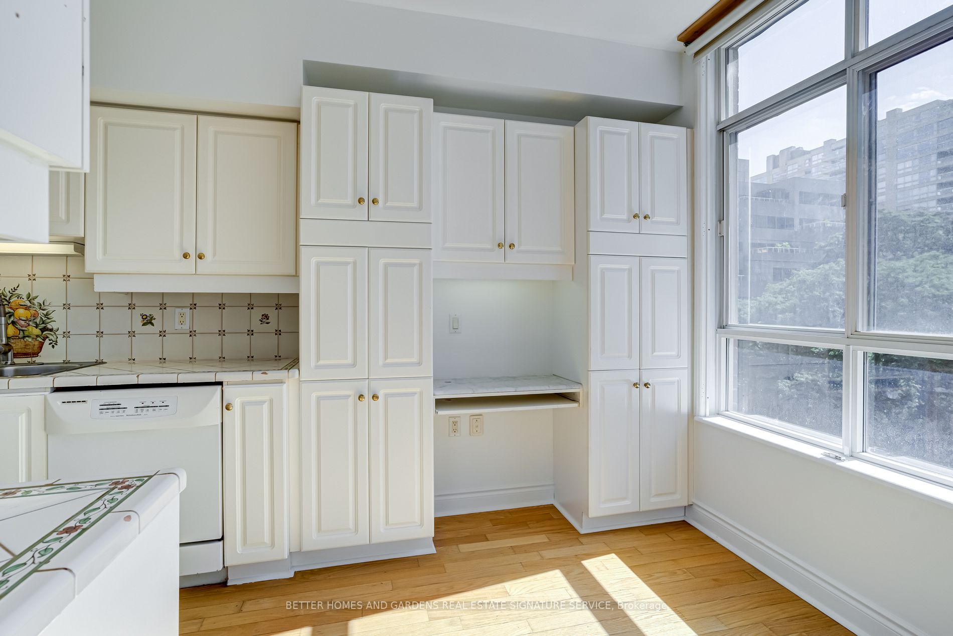 1 Deer Park Cres, #406