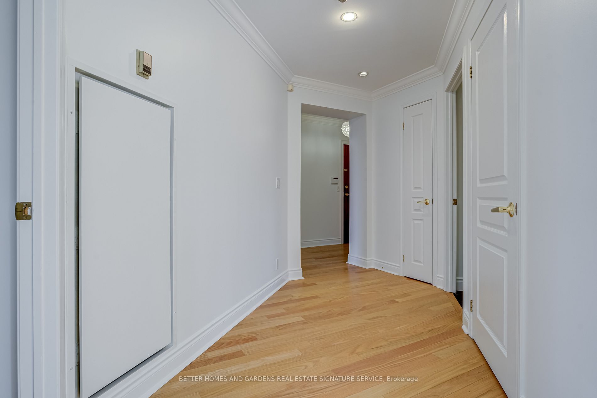 1 Deer Park Cres, #406