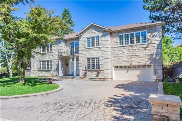 8 Shady Oaks Cres, Toronto