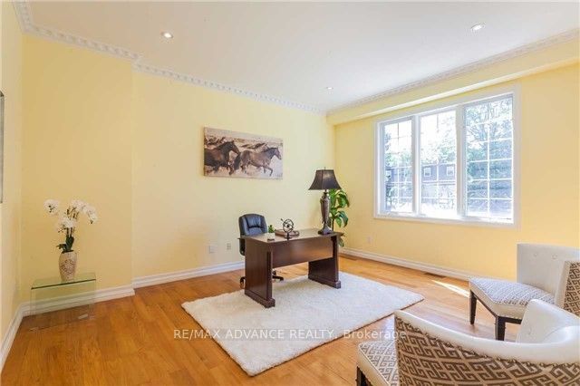 8 Shady Oaks Cres