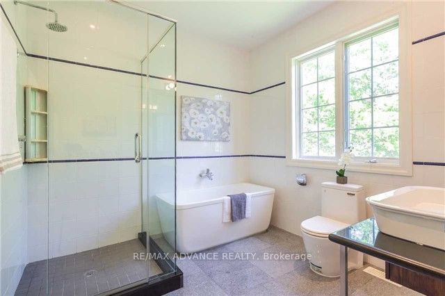 8 Shady Oaks Cres