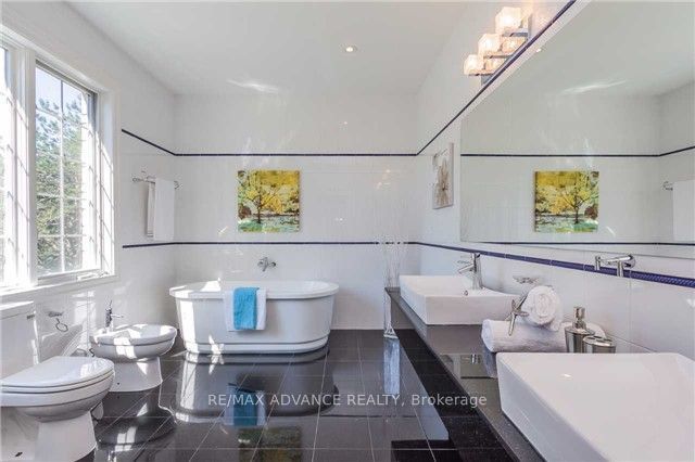8 Shady Oaks Cres