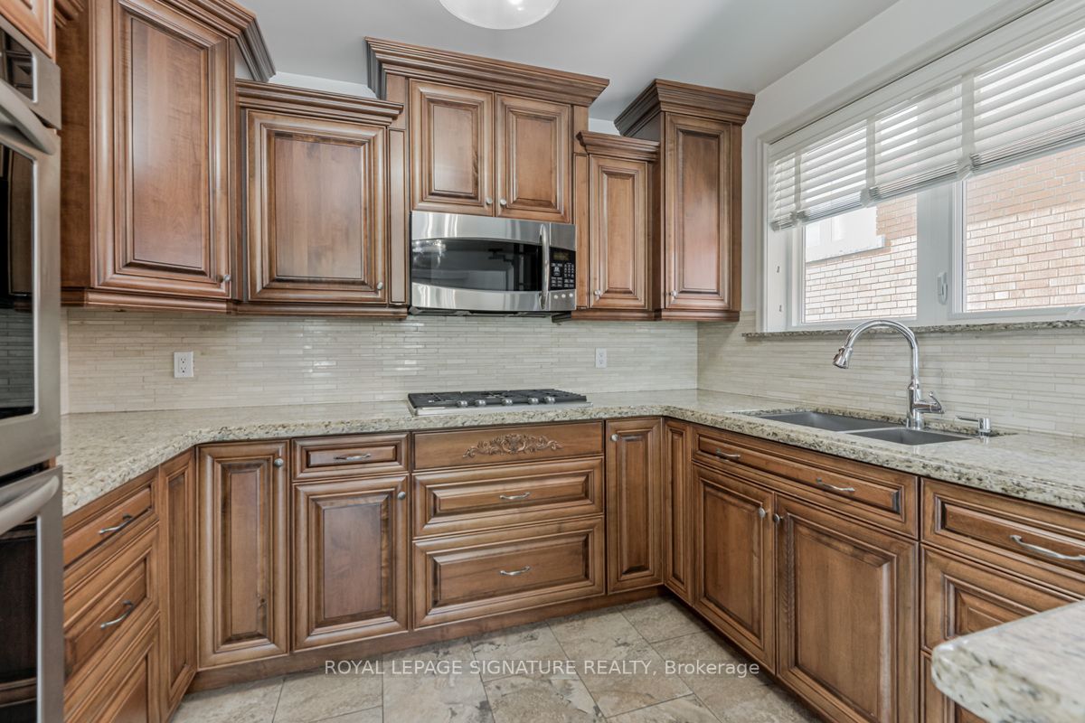 141 Palm Dr