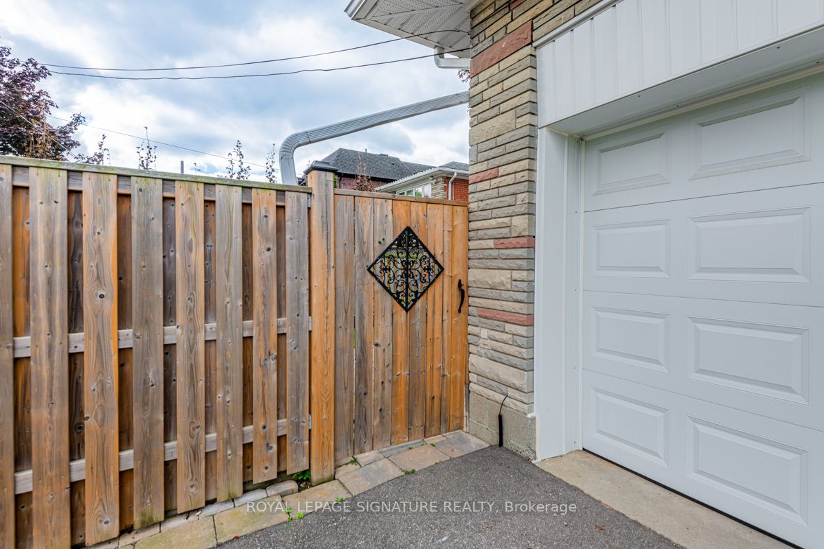 141 Palm Dr
