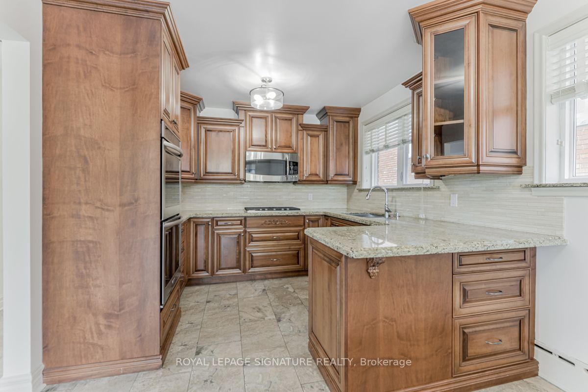 141 Palm Dr