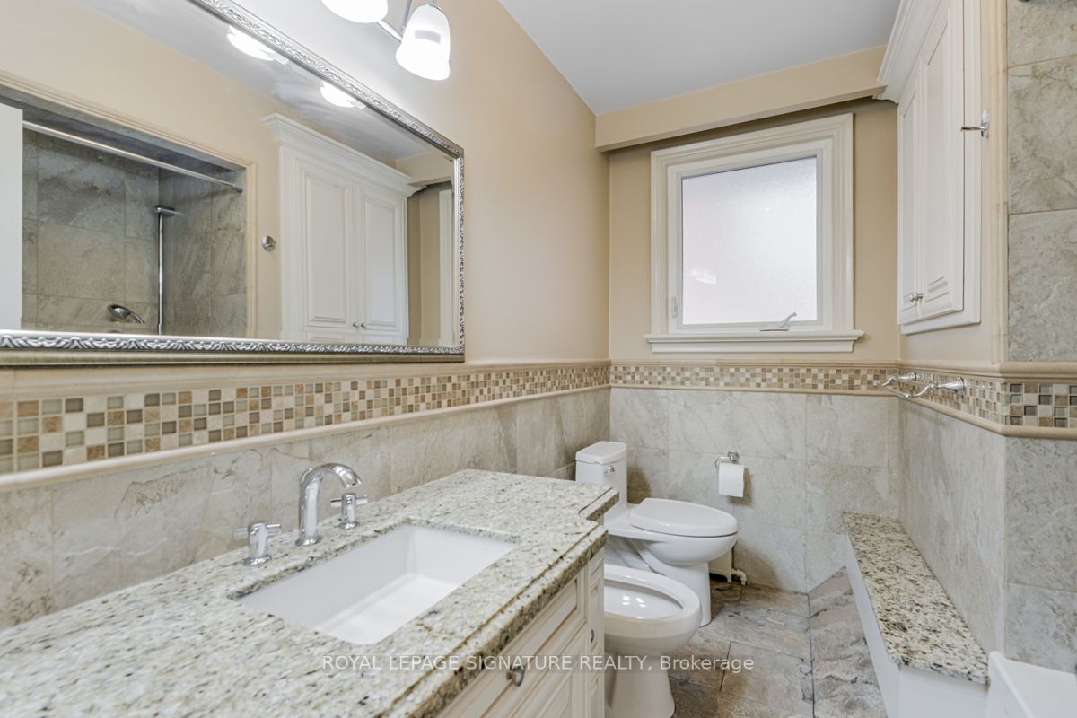 141 Palm Dr