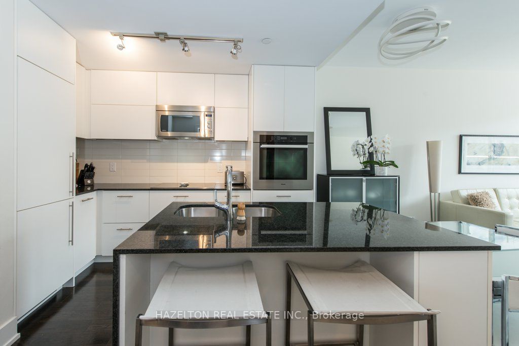 170 Avenue Rd, #211